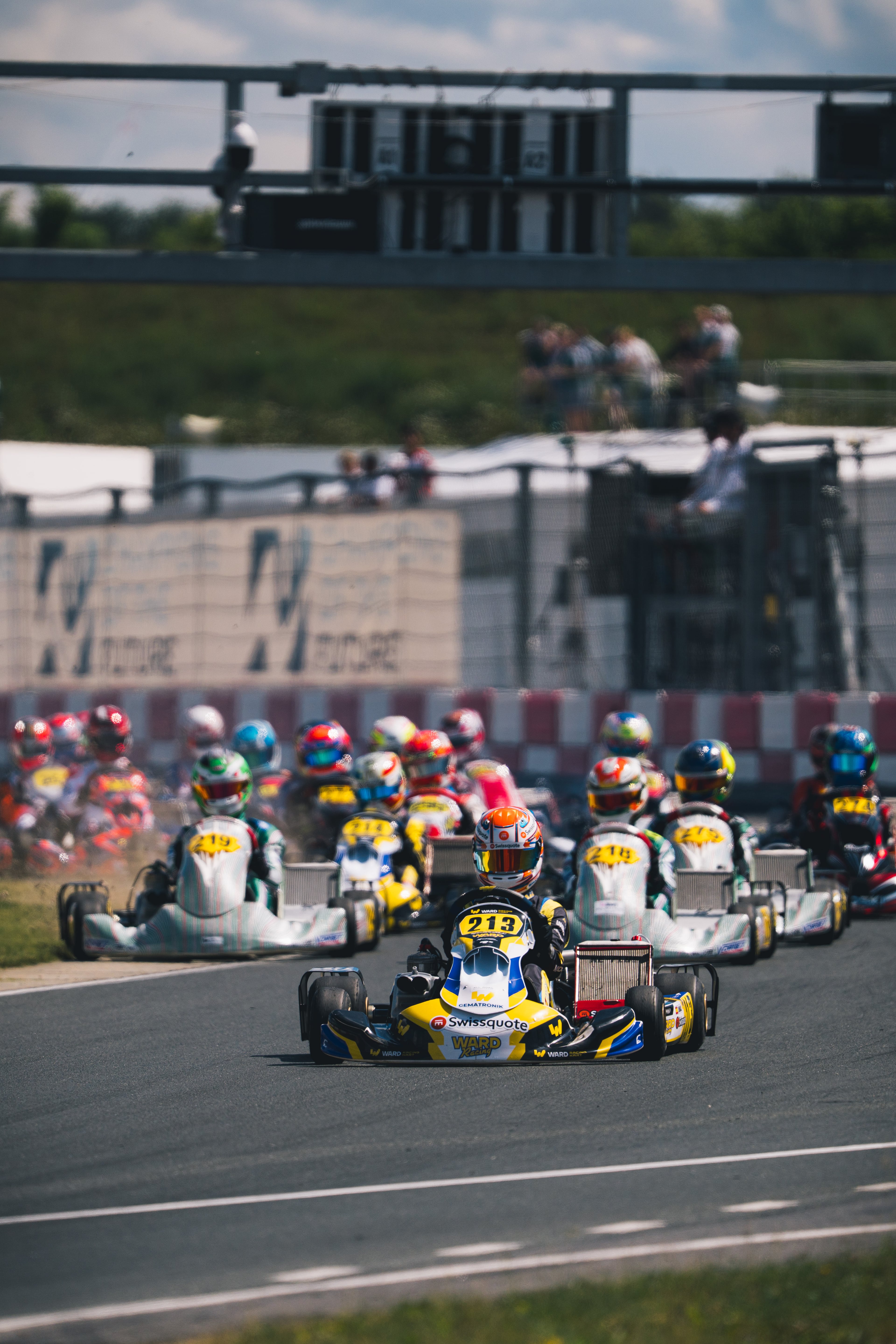 Benjamin Mañach leading the pack — Ward Racing kart #213